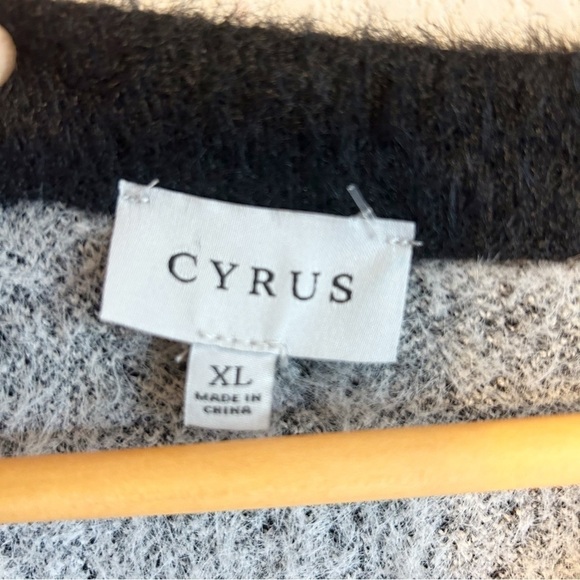 Cyrus Houndstooth Sweater Soft Fuzzy Black and White Relaxed Size XL. - Picture 3 of 9